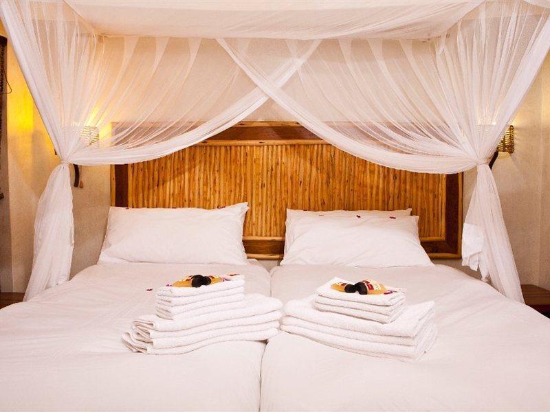 Halali Camp Hotel Etosha Bagian luar foto